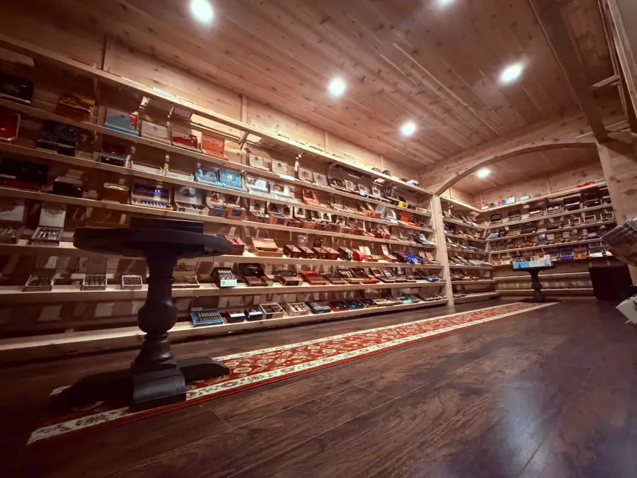 Walk-in humidor